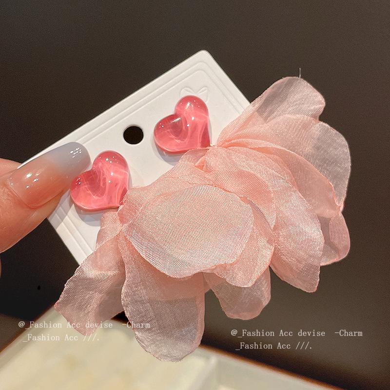 Silver Needle Heart Tassel Earrings: Sweet Fairy Style, High-End, Versatile, Fashionable Women’s Studs.
Silver Needle Heart Tassel Earrings: Sweet Fairy Style, High-End, Versatile, Fashionable Women’s Studs.