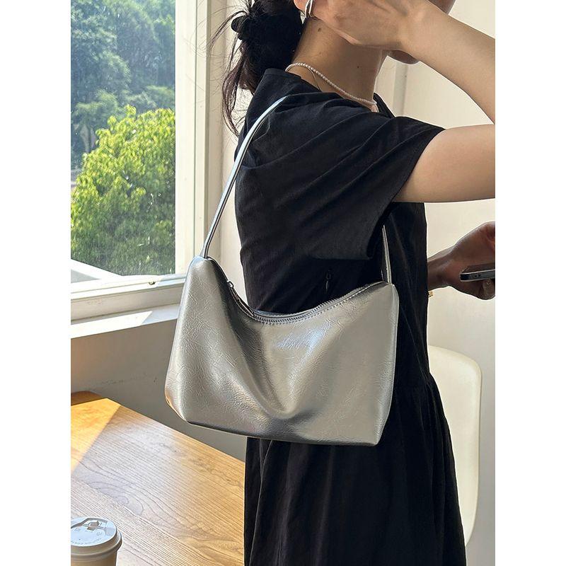 South Korea Special-Interest Design Ins Minimalist Silver Underarm Bag Silver
South Korea Special-Interest Design Ins Minimalist Silver Underarm Bag Silver