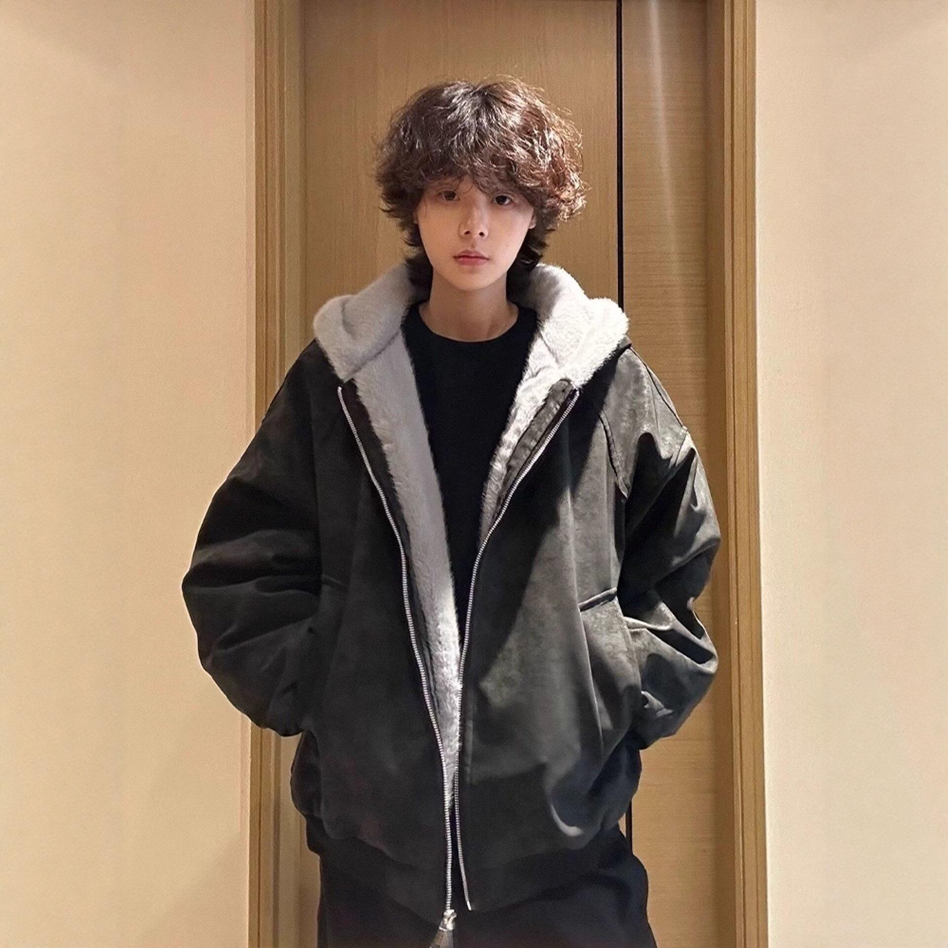 Men s Warm Korean Chic Lychee Pattern Leather Jacket with Rabbit Plush, Autumn/Winter Mountain Eagle Design, Casual Versatile Cotton. XXL чорний
Men s Warm Korean Chic Lychee Pattern Leather Jacket with Rabbit Plush, Autumn/Winter Mountain Eagle Design, Casual Versatile Cotton. XXL чорний