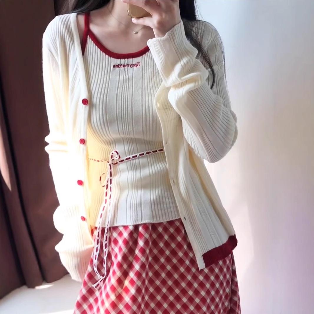2024 Autumn/Winter Women s French Knit Sweater Two-Piece Set: Cardigan & Crop Jacket One Size
2024 Autumn/Winter Women s French Knit Sweater Two-Piece Set: Cardigan & Crop Jacket One Size