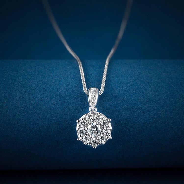 Gold-Plated S925 Sterling Silver Diamond Pendant Necklace: Minimalist, Light Luxury, Versatile Design for Elegant Women 925 Silver
Gold-Plated S925 Sterling Silver Diamond Pendant Necklace: Minimalist, Light Luxury, Versatile Design for Elegant Women 925 Silver