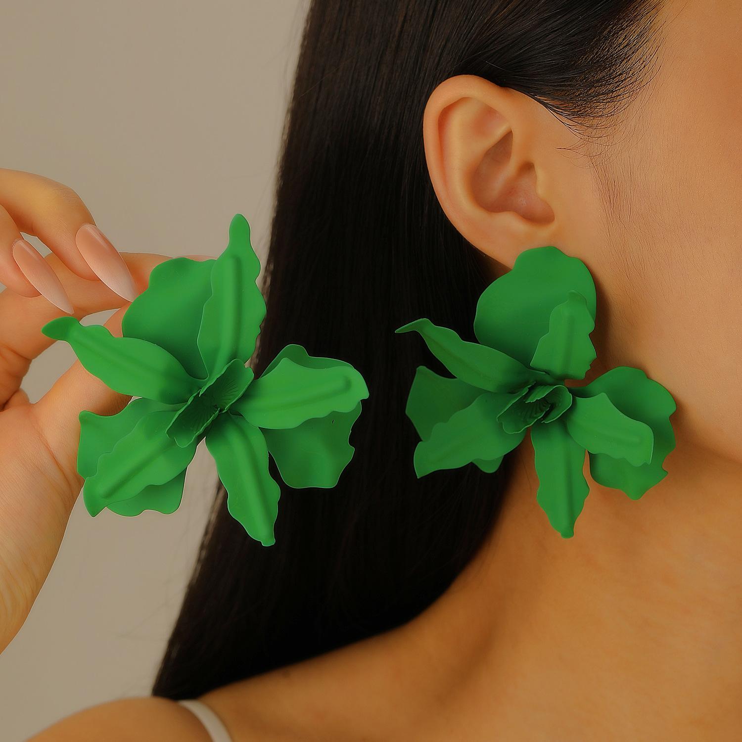 2026 Мода преувеличенные трехмерные геометрические плиссировки расписанные серьги с цветами подходящие для уличной одежды вечеринки отпуска
2026 Мода преувеличенные трехмерные геометрические плиссировки расписанные серьги с цветами подходящие для уличной одежды вечеринки отпуска