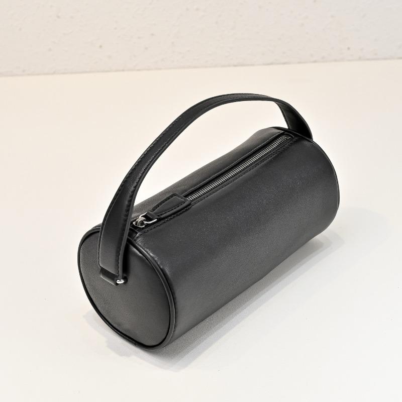 Niche new S pencil bag, sheepskin niche hand bag, women s simple fashion cylinder bag 19.5*9.5*9cm чёрный
Niche new S pencil bag, sheepskin niche hand bag, women s simple fashion cylinder bag 19.5*9.5*9cm чёрный