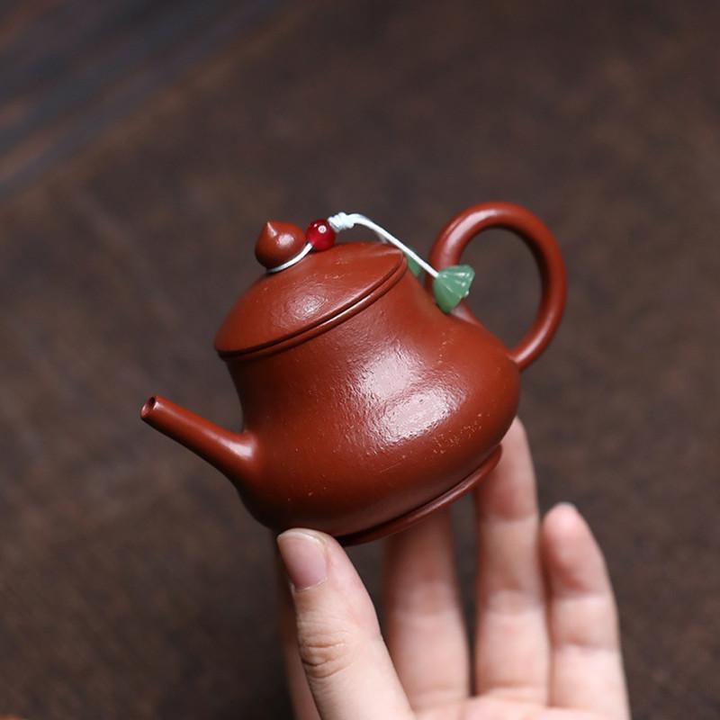 Tradition Yixing Handmade Purple Clay Teapot Raw Ore Zhu Mud Tea Pot Small Capacity Kettle Chinese Household Zisha Teaware 80ml
Tradition Yixing Handmade Purple Clay Teapot Raw Ore Zhu Mud Tea Pot Small Capacity Kettle Chinese Household Zisha Teaware 80ml
