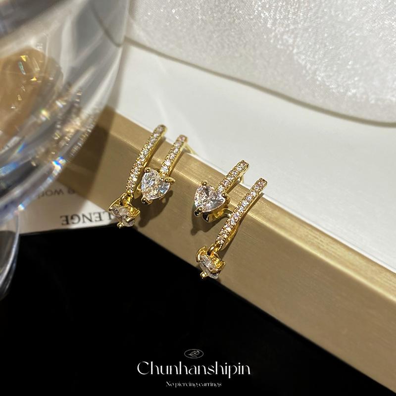 Simple love double-layer zircon earrings high-end sense geometric personality exaggerated earrings mosquito coil disc ear clips no ear piercings
Simple love double-layer zircon earrings high-end sense geometric personality exaggerated earrings mosquito coil disc ear clips no ear piercings