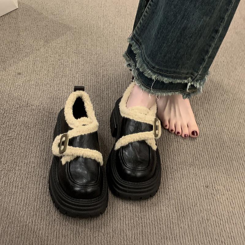 Универсальные лоферы на толстой подошве для женской коллекции осень-зима 2025, новые бархатные, в британском стиле, с круглым носком, увеличивающие рост, на платформе, маленькие кожаные туфли 40 чёрный
Универсальные лоферы на толстой подошве для женской коллекции осень-зима 2025, новые бархатные, в британском стиле, с круглым носком, увеличивающие рост, на платформе, маленькие кожаные туфли 40 чёрный