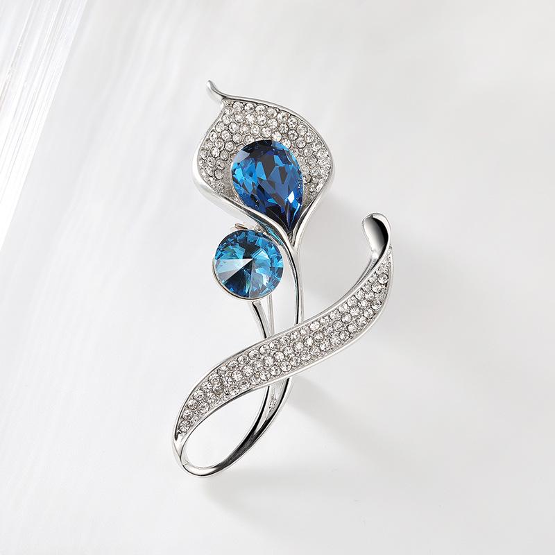 Exquisite Luxury Crystal Calla Lily Brooch - High-End Pin for Women’s Coat and Accessories синий/серебряный 
Exquisite Luxury Crystal Calla Lily Brooch - High-End Pin for Women’s Coat and Accessories синий/серебряный