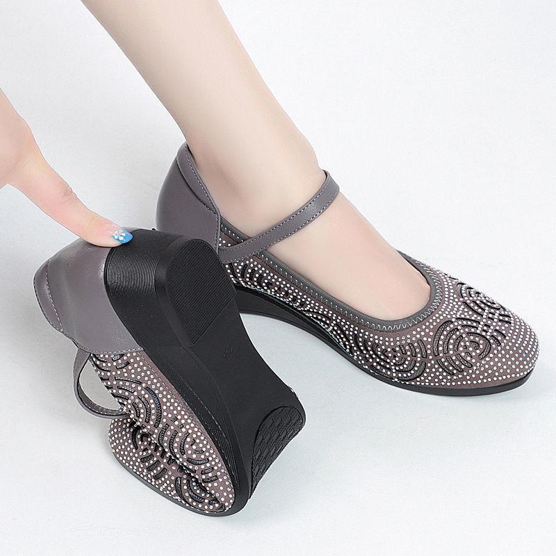 Shoes for Women Comfortable and Elegant Spring Summer Footwear Rhinestone with Crystals Low Heel Transparent Simple Shoes 40 сірий
Shoes for Women Comfortable and Elegant Spring Summer Footwear Rhinestone with Crystals Low Heel Transparent Simple Shoes 40 сірий