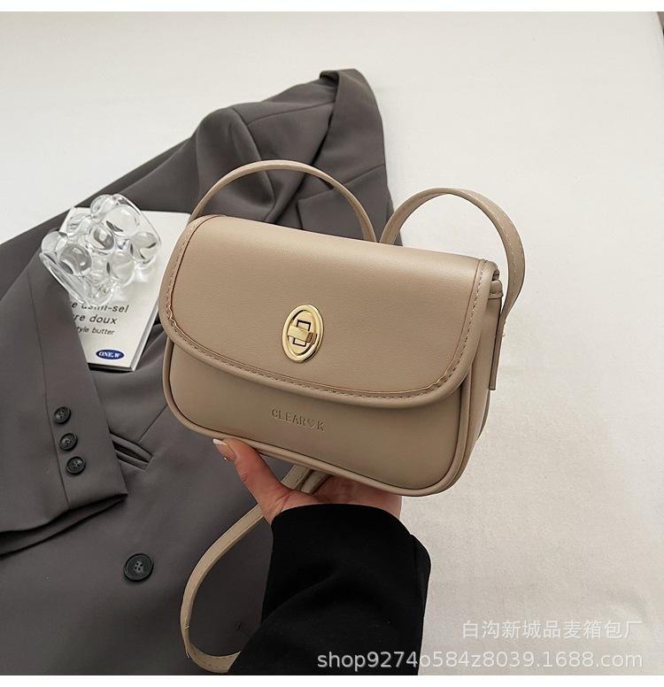Niche fashion saddle bag women s 2025 new retro texture versatile shoulder messenger bag new хакі
Niche fashion saddle bag women s 2025 new retro texture versatile shoulder messenger bag new хакі
