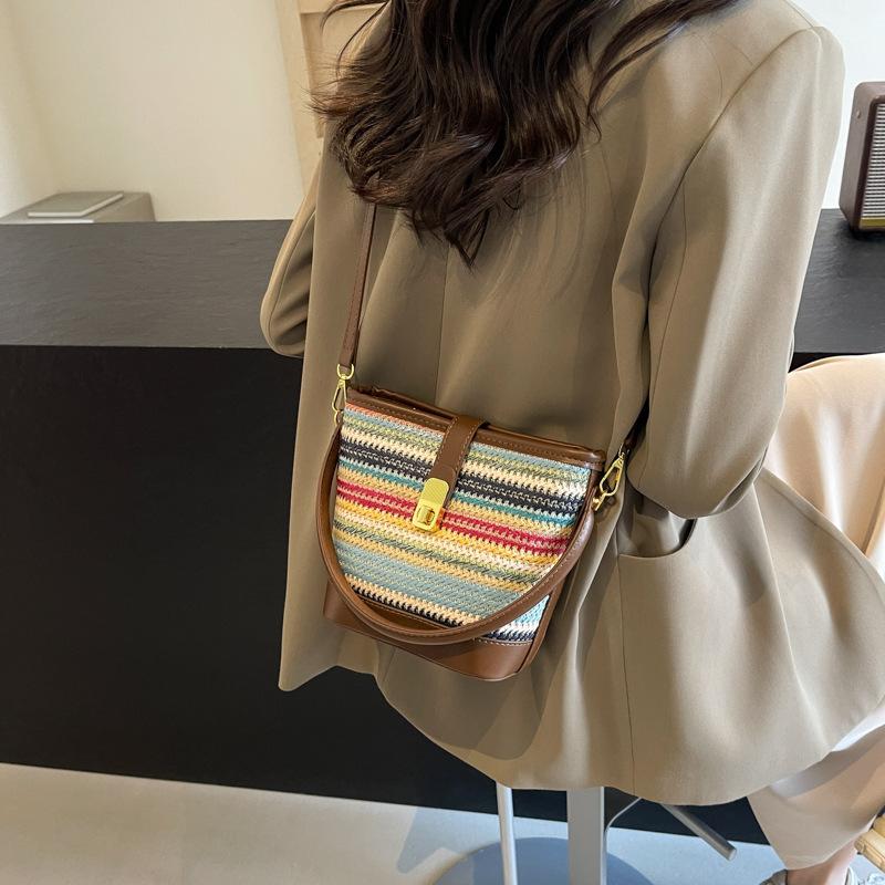 Portable contrasting woven bag women s fashion bucket bag niche simple casual texture messenger bag різнокольоровий
Portable contrasting woven bag women s fashion bucket bag niche simple casual texture messenger bag різнокольоровий