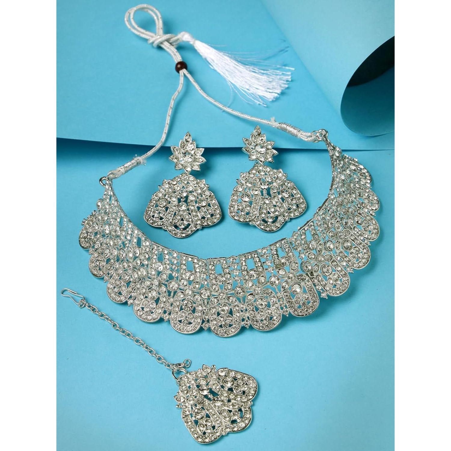 Sukkhi Универсальный родиевый серебряный комплект ожерелья-чокера с шипами и камнями для женщин
Sukkhi Универсальный родиевый серебряный комплект ожерелья-чокера с шипами и камнями для женщин