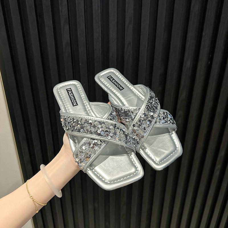 Крутые тапочки с пайетками, женская уличная обувь 2025, новинка лета, с квадратным носком, крест-накрест, пляжная обувь, большой размер, шлепанцы на плоской подошве 43 серебряный
Крутые тапочки с пайетками, женская уличная обувь 2025, новинка лета, с квадратным носком, крест-накрест, пляжная обувь, большой размер, шлепанцы на плоской подошве 43 серебряный