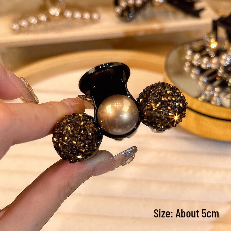 2024 High-End Pearl Claw Clip for Women: Elegant Half-Up Hairstyle Accessory, Small Side Wispy Hair Shark Clip
2024 High-End Pearl Claw Clip for Women: Elegant Half-Up Hairstyle Accessory, Small Side Wispy Hair Shark Clip