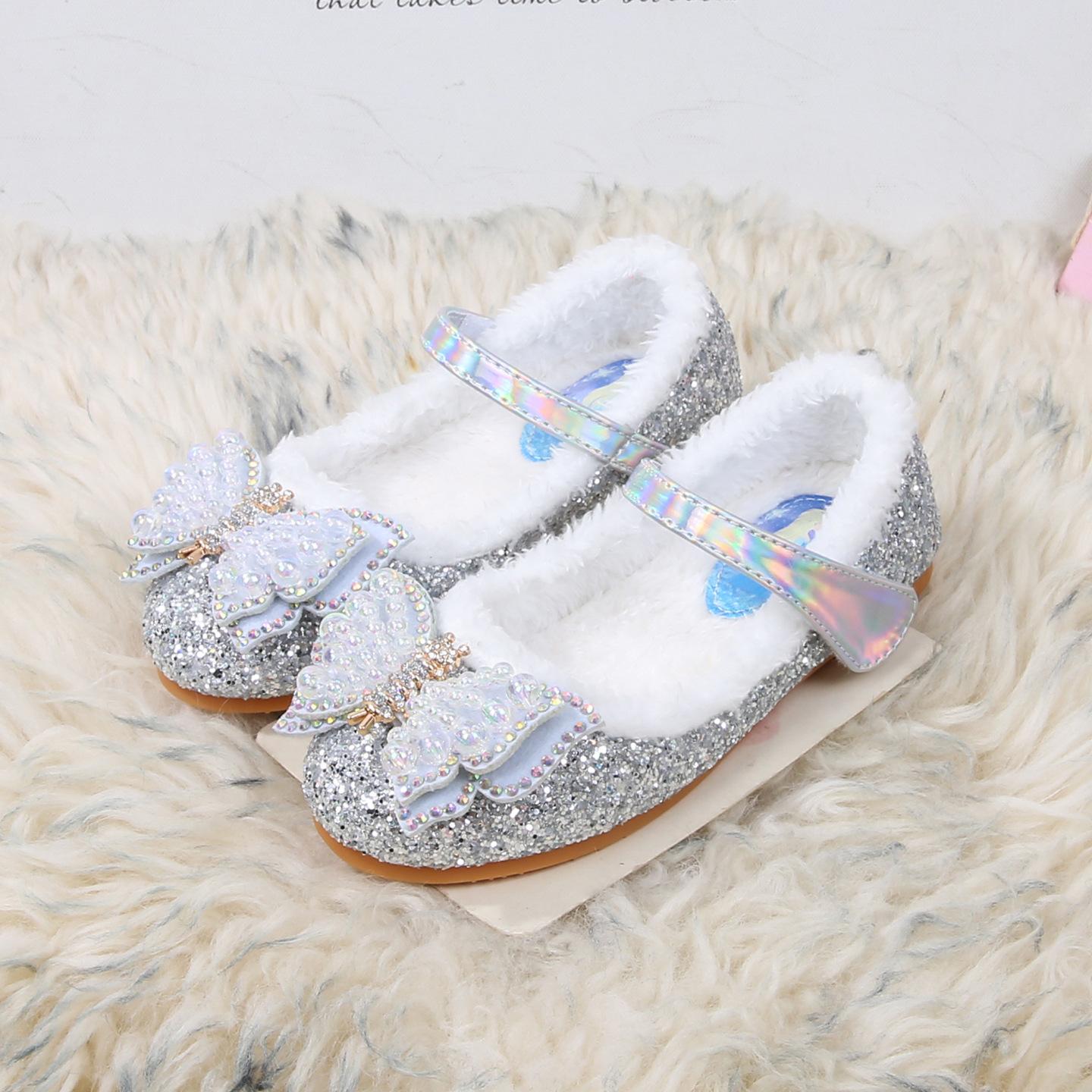 Girls princess shoes autumn and winter new children s velvet soft-soled single shoes fluffy shoes foreign style girl crystal shoes 36 yards/22cm срібний
Girls princess shoes autumn and winter new children s velvet soft-soled single shoes fluffy shoes foreign style girl crystal shoes 36 yards/22cm срібний
