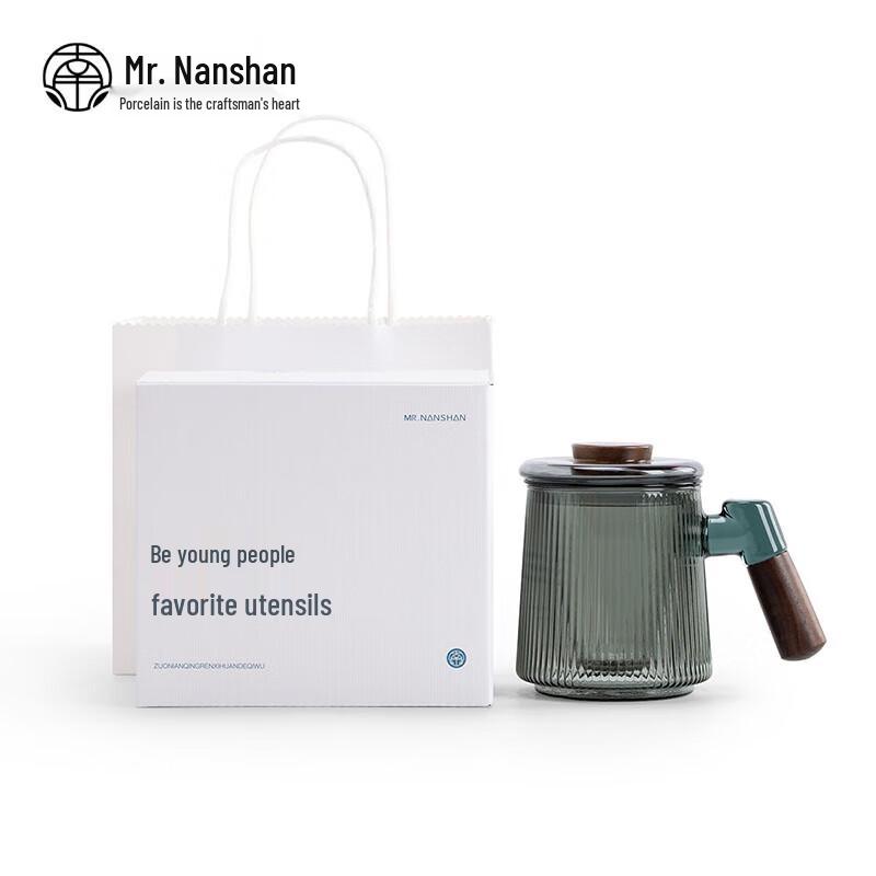 Nanshan Mr. Starry Sky Glass Tea Mug with Lid
Nanshan Mr. Starry Sky Glass Tea Mug with Lid