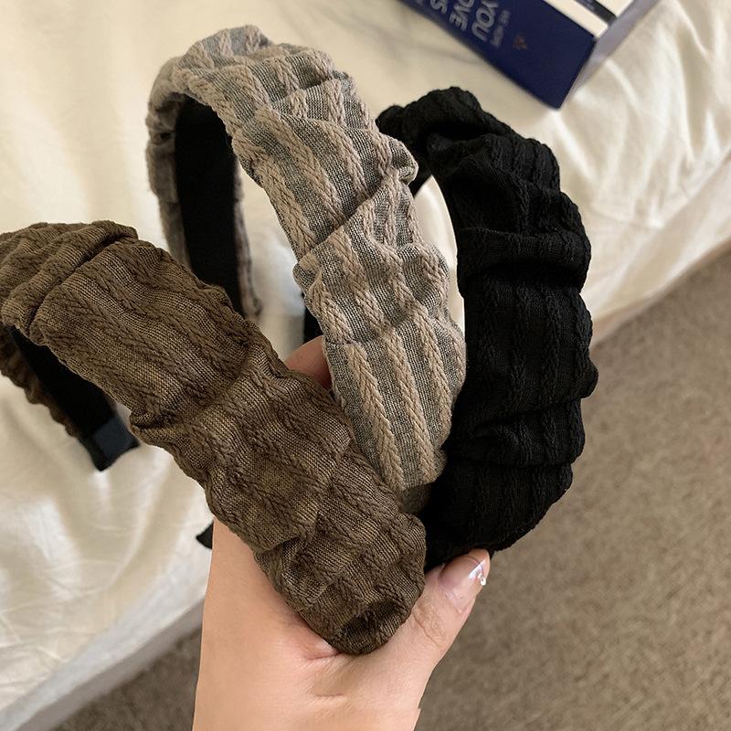 Fabric pleated striped arc headband 2025 new niche retro high skull top headband daily versatile hair accessories women
Fabric pleated striped arc headband 2025 new niche retro high skull top headband daily versatile hair accessories women