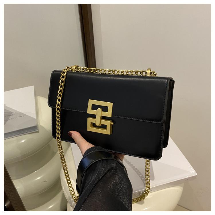 2024 Новая трендовая сумка через плечо Европейская и американская ретро женская сумка Модная цепочка Маленькая квадратная сумка с замком Текстурированная сумка через плечо чёрный