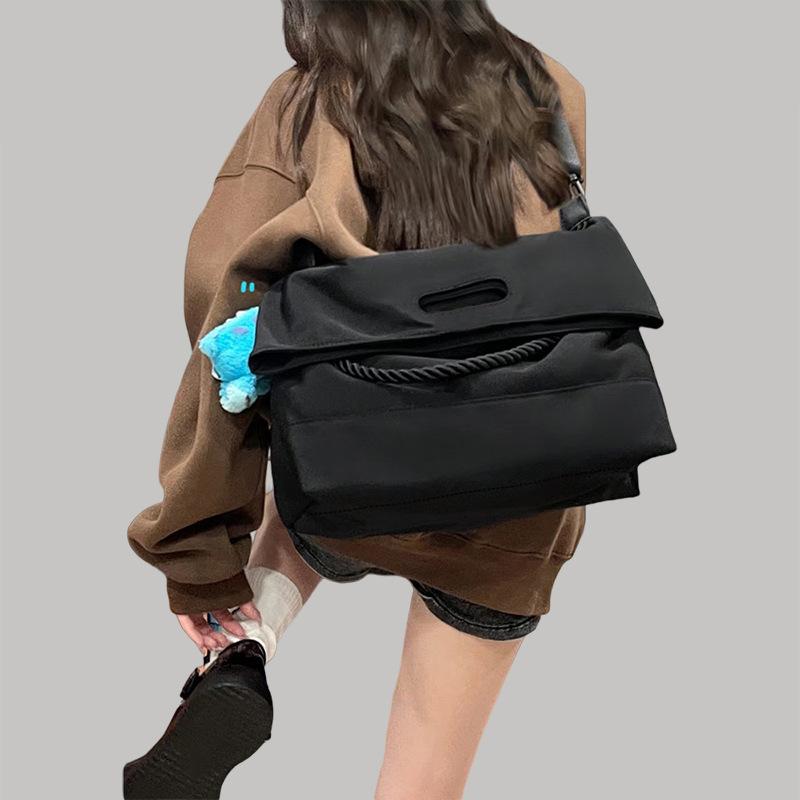 Tote bag new women s bag summer fashion messenger bag retro large capacity shoulder commuter armpit bag
Tote bag new women s bag summer fashion messenger bag retro large capacity shoulder commuter armpit bag