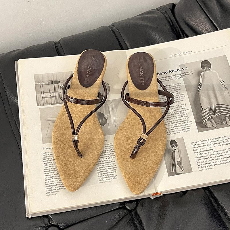 Retro temperament versatile one-word flip-flops women s summer pointed open-toed low-heeled cool slippers 39 коричневый
Retro temperament versatile one-word flip-flops women s summer pointed open-toed low-heeled cool slippers 39 коричневый