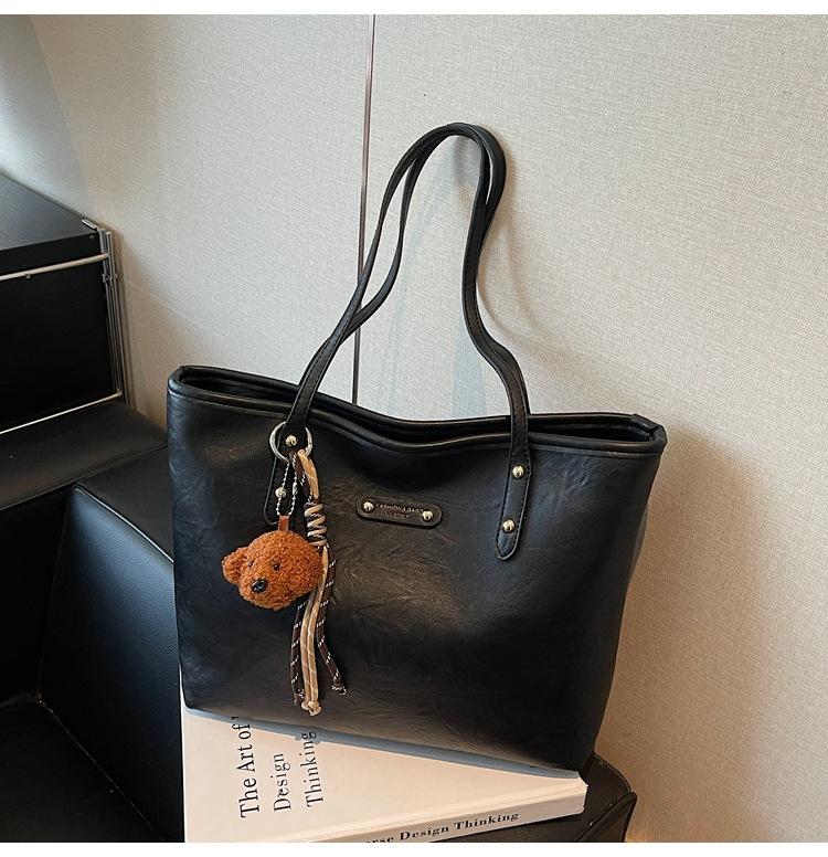 Simple tote bag women s 2025 new fashionable large-capacity commuting shoulder bag casual texture underarm bag tide
Simple tote bag women s 2025 new fashionable large-capacity commuting shoulder bag casual texture underarm bag tide