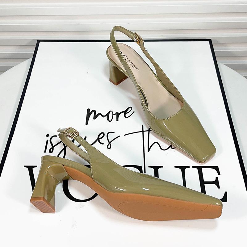 Off-white small fresh patent leather simple temperament high heels women s word with thick heel bag head cool 34
Off-white small fresh patent leather simple temperament high heels women s word with thick heel bag head cool 34