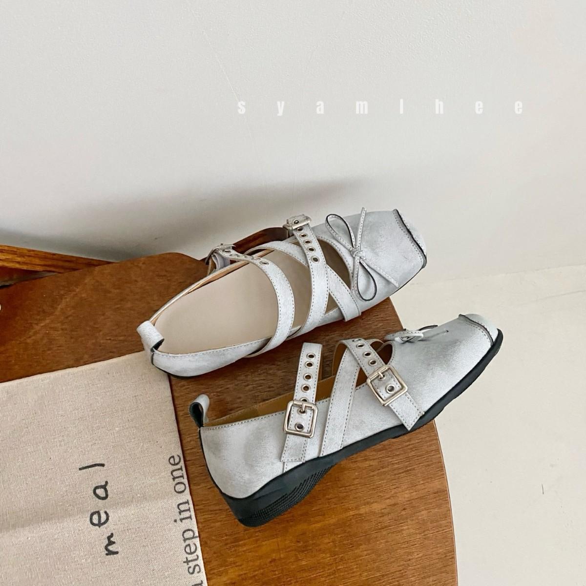 Vintage cross-button square head ballet shoes women s thick heel single shoes bow Mary Jane shoes 35 сірий колір
Vintage cross-button square head ballet shoes women s thick heel single shoes bow Mary Jane shoes 35 сірий колір