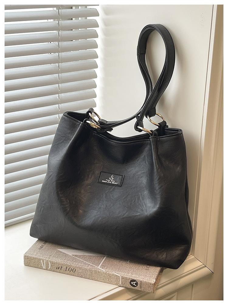 Fashion big bag women s 2025 new casual retro commuter tote bag large capacity versatile shoulder bag tide
Fashion big bag women s 2025 new casual retro commuter tote bag large capacity versatile shoulder bag tide