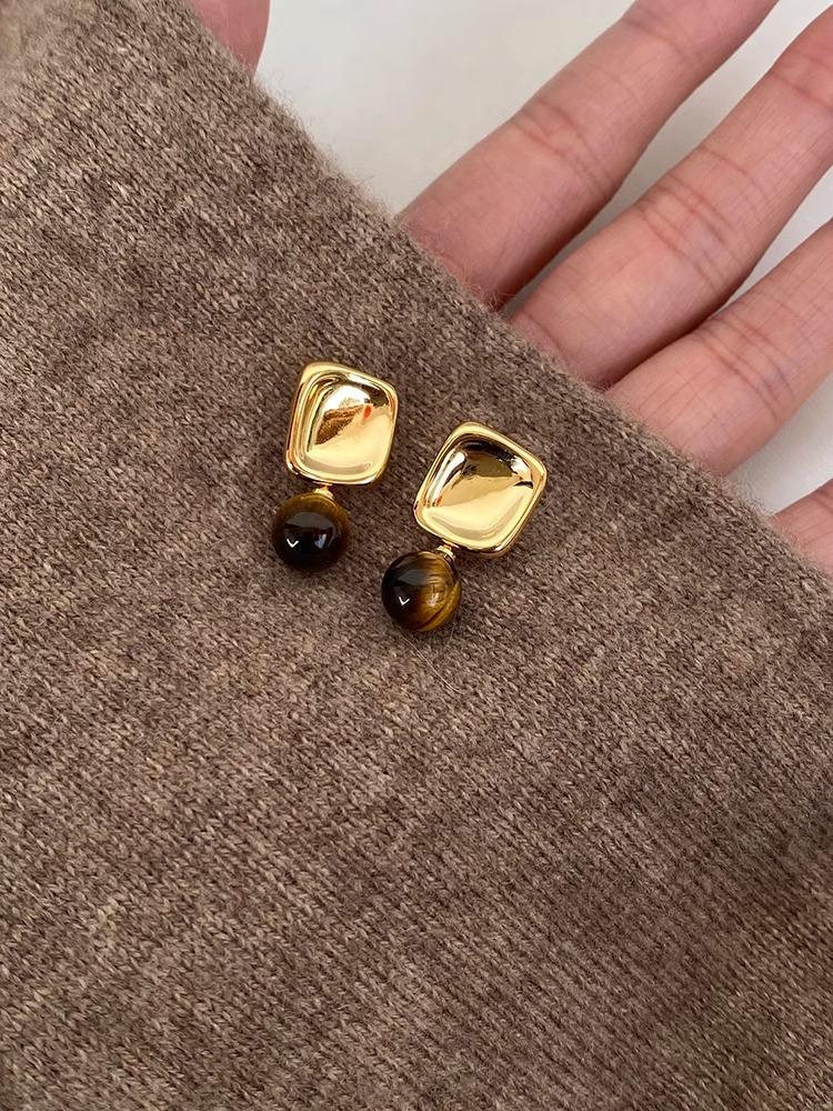 Silver Needle Vintage Autumn/Winter Maillard Cube Caramel Geometric Tiger s Eye Earrings Earrings
Silver Needle Vintage Autumn/Winter Maillard Cube Caramel Geometric Tiger s Eye Earrings Earrings