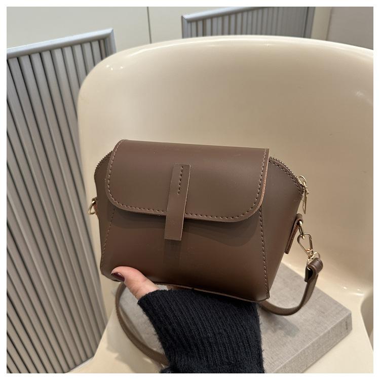 2025 foreign style new trendy fashion new solid color retro casual large capacity simple crossbody shoulder armpit women s bag темно-коричневого кольору
2025 foreign style new trendy fashion new solid color retro casual large capacity simple crossbody shoulder armpit women s bag темно-коричневого кольору