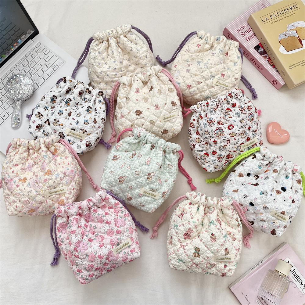 Quilted Cartoon Travel Packing Cubes Large Capacity Drawstring Makeup Bag Travel Toiletry Bag Skincare Organizer Passport Pouch
Quilted Cartoon Travel Packing Cubes Large Capacity Drawstring Makeup Bag Travel Toiletry Bag Skincare Organizer Passport Pouch
