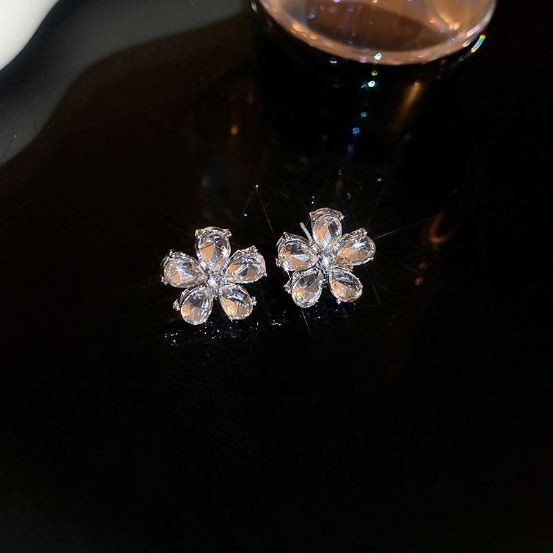 Цветочное ожерелье серьги для женщин легкий роскошный темперамент элегантная вечеринка свадьба ювелирные изделия
Цветочное ожерелье серьги для женщин легкий роскошный темперамент элегантная вечеринка свадьба ювелирные изделия