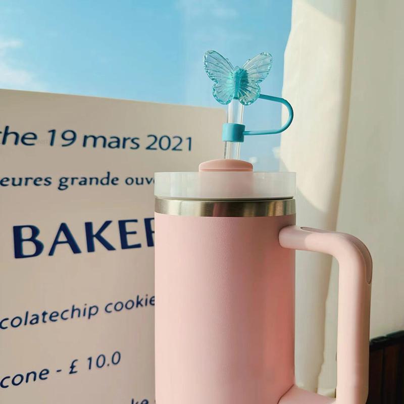 Милые Лазерные Насадки-Бабочки на Трубочку Для Стакана Stanley 30&40OZ с Ручкой Многоразовые 10мм Большого Диаметра Защитная Крышка для Трубочки Пылезащитная Пробка
Милые Лазерные Насадки-Бабочки на Трубочку Для Стакана Stanley 30&40OZ с Ручкой Многоразовые 10мм Большого Диаметра Защитная Крышка для Трубочки Пылезащитная Пробка