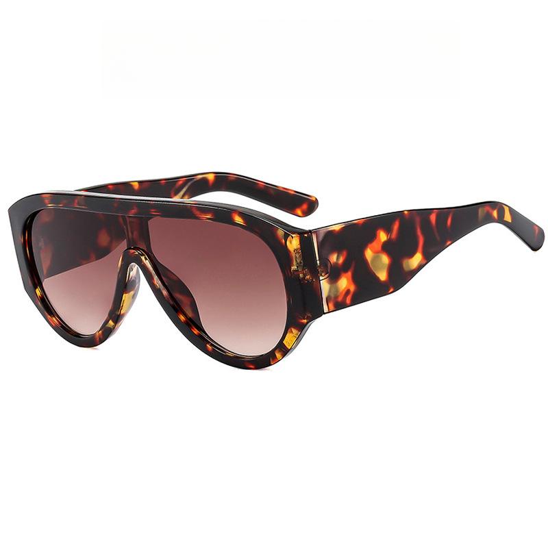 Oversized One-piece Retro Women s Fashion Sunglasses New Ins Trend Cool Suitable for Street Party Accessories
Oversized One-piece Retro Women s Fashion Sunglasses New Ins Trend Cool Suitable for Street Party Accessories