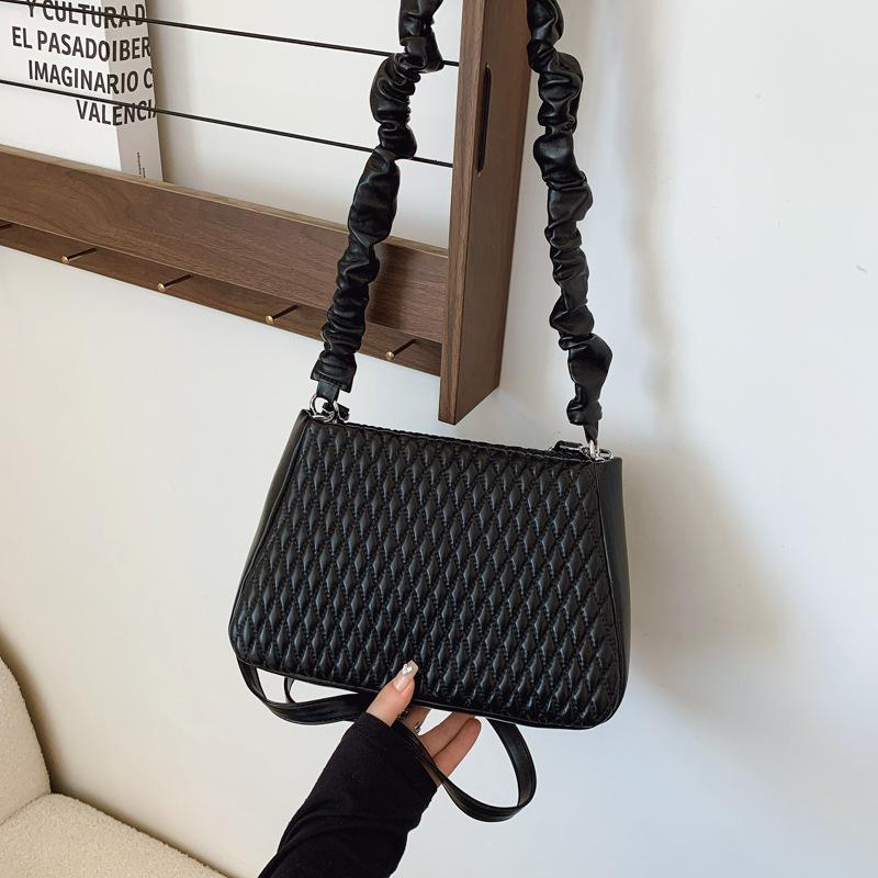 Осень 2025 нишевая портативная сумка-багет большой вместимости европейско-американская простая сумка-ведро модная простая повседневная сумка через плечо чёрный
Осень 2025 нишевая портативная сумка-багет большой вместимости европейско-американская простая сумка-ведро модная простая повседневная сумка через плечо чёрный