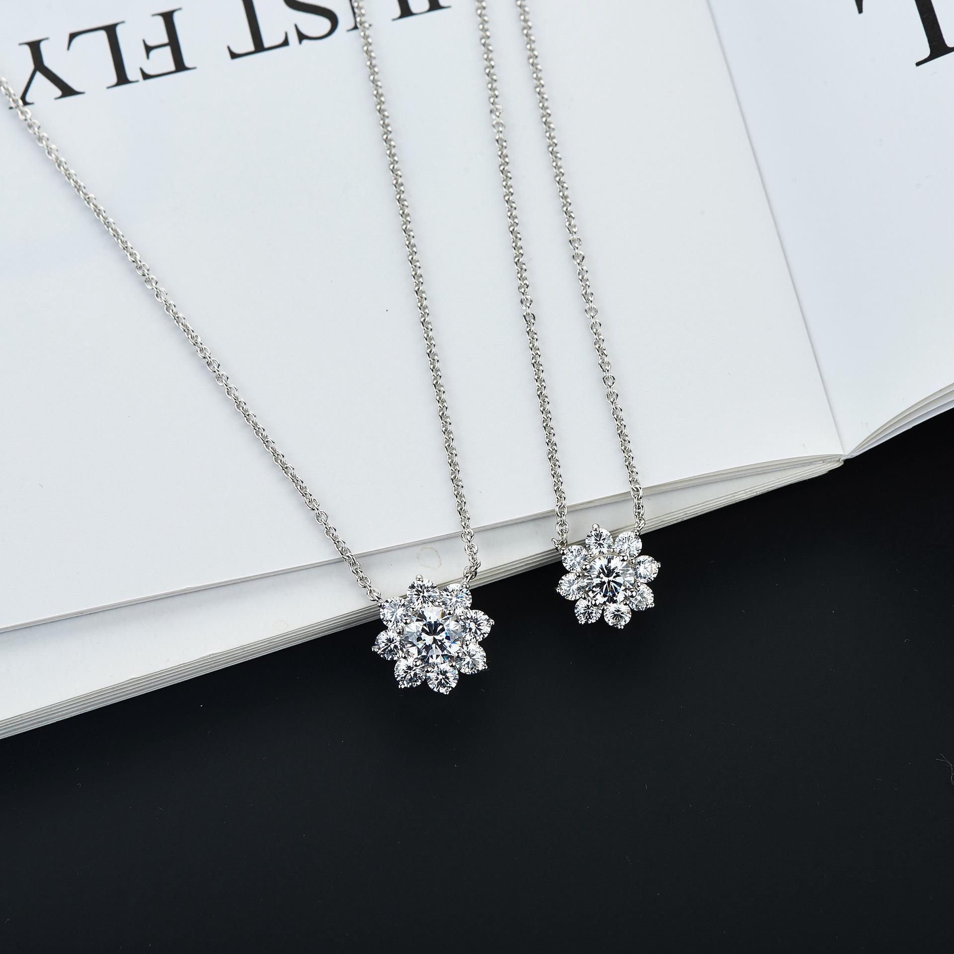 Exquisite Sunflower Gold-Plated Sterling Silver Clavicle Chain - Autumn/Winter Luxury Design 925 Silver
Exquisite Sunflower Gold-Plated Sterling Silver Clavicle Chain - Autumn/Winter Luxury Design 925 Silver