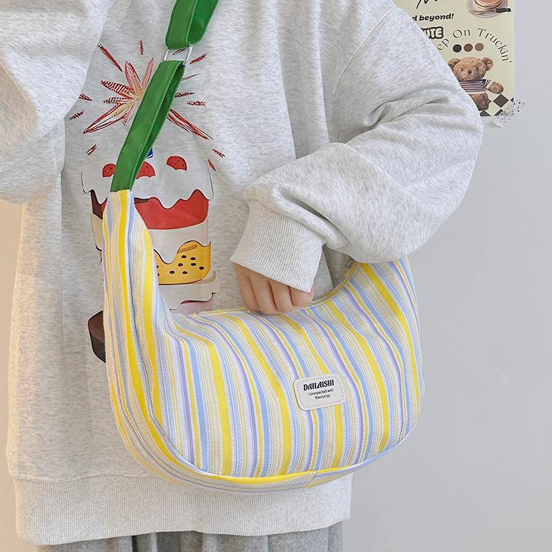 Girl sweet shoulder bag new striped high-end casual messenger bag versatile personality dumpling bag жёлтый
Girl sweet shoulder bag new striped high-end casual messenger bag versatile personality dumpling bag жёлтый