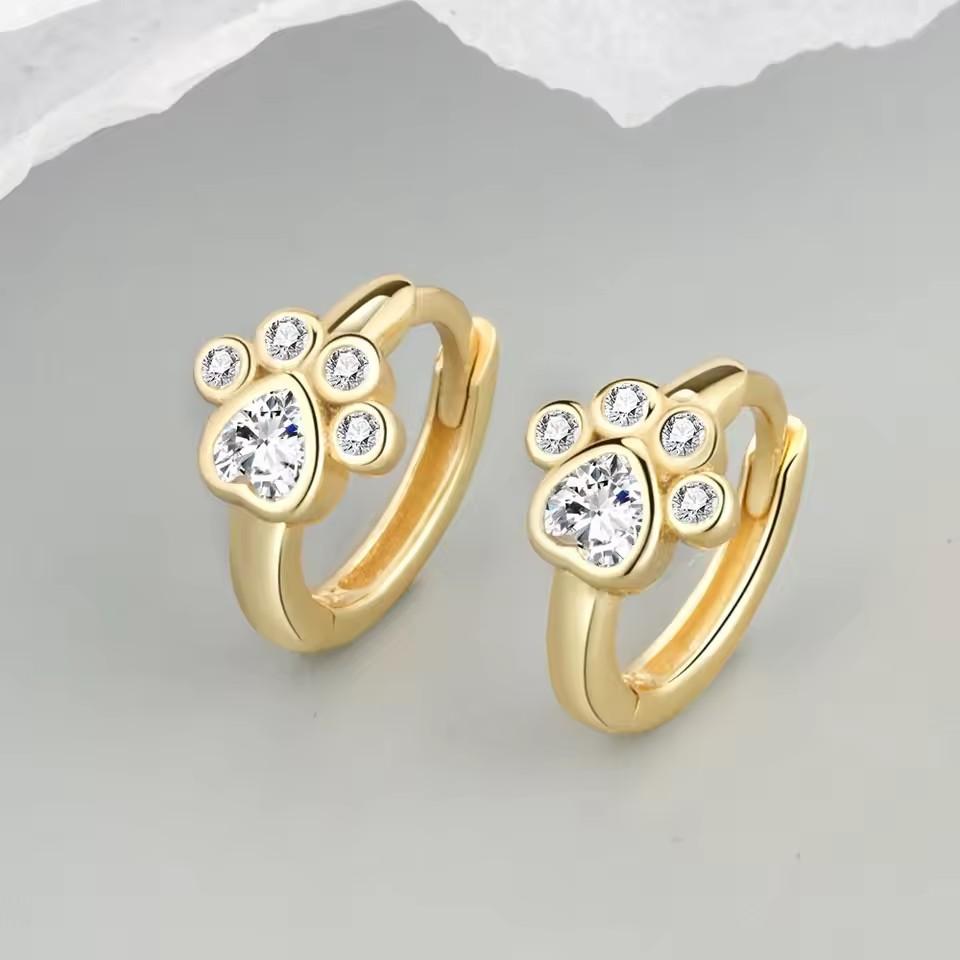 Korean Cute Cat Paw Footprint Ear Buckle Fashion Zircon Hoop Earrings for Women Silver Color Charm Circle Earrings Jewelry Gift
Korean Cute Cat Paw Footprint Ear Buckle Fashion Zircon Hoop Earrings for Women Silver Color Charm Circle Earrings Jewelry Gift