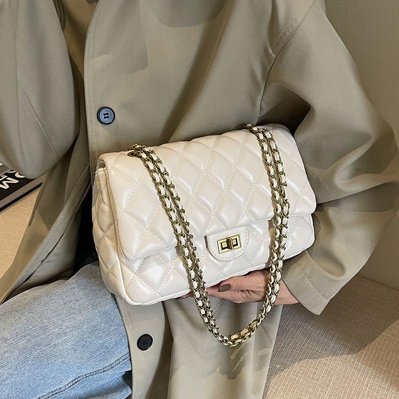 Bag Women s messenger bag 2025 new autumn and winter large-capacity shoulder bag niche design retro diamond chain bag
Bag Women s messenger bag 2025 new autumn and winter large-capacity shoulder bag niche design retro diamond chain bag