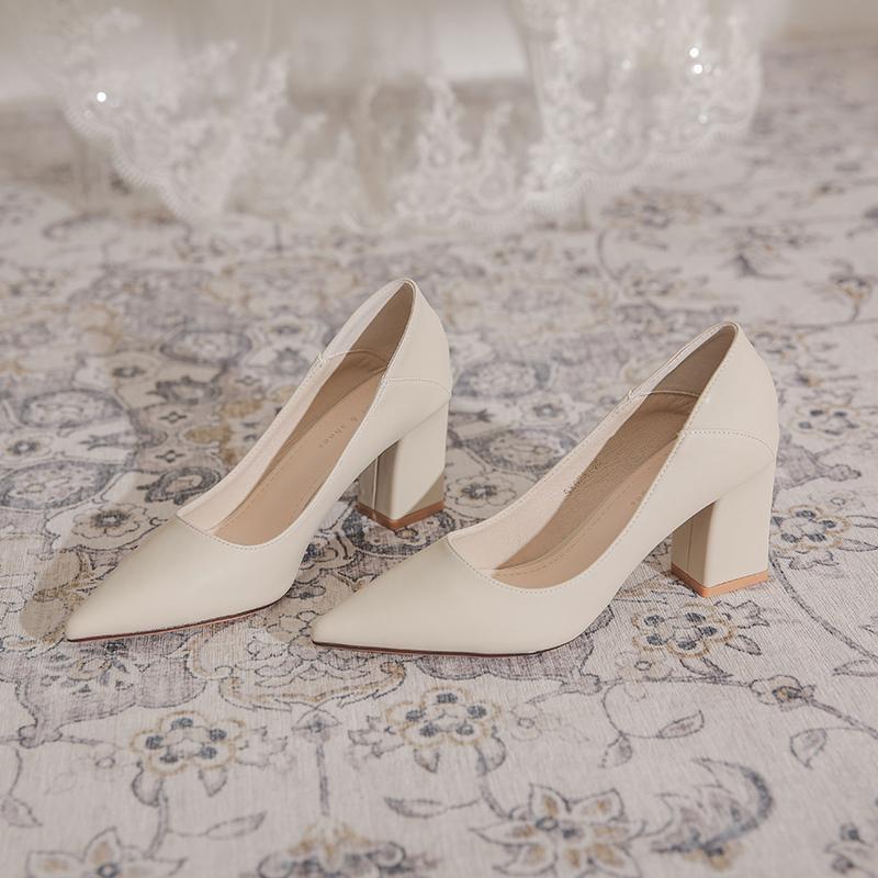 French beige high heels women s spring 2025 new temperament soft leather thick heel non-slip not tired feet shallow mouth women s single shoes 39
French beige high heels women s spring 2025 new temperament soft leather thick heel non-slip not tired feet shallow mouth women s single shoes 39
