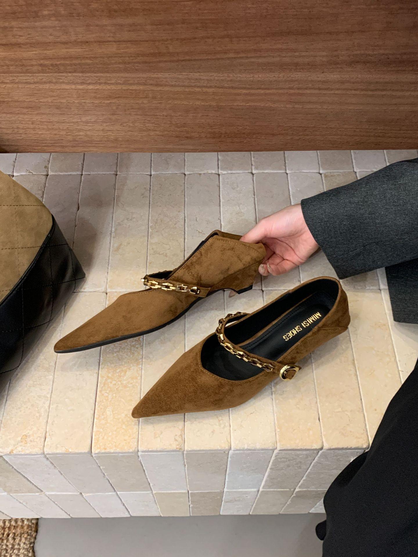 Французский темперамент острый носок цепочка одинарная обувь женская обувь 2025 весна и осень зима на низком каблуке для работы вечерняя обувь 39 светло-коричневого
Французский темперамент острый носок цепочка одинарная обувь женская обувь 2025 весна и осень зима на низком каблуке для работы вечерняя обувь 39 светло-коричневого