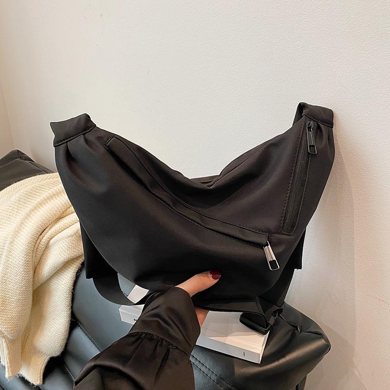 Autumn and winter large-capacity dumpling bag women s 2025 new casual versatile shoulder messenger canvas bag білий
Autumn and winter large-capacity dumpling bag women s 2025 new casual versatile shoulder messenger canvas bag білий