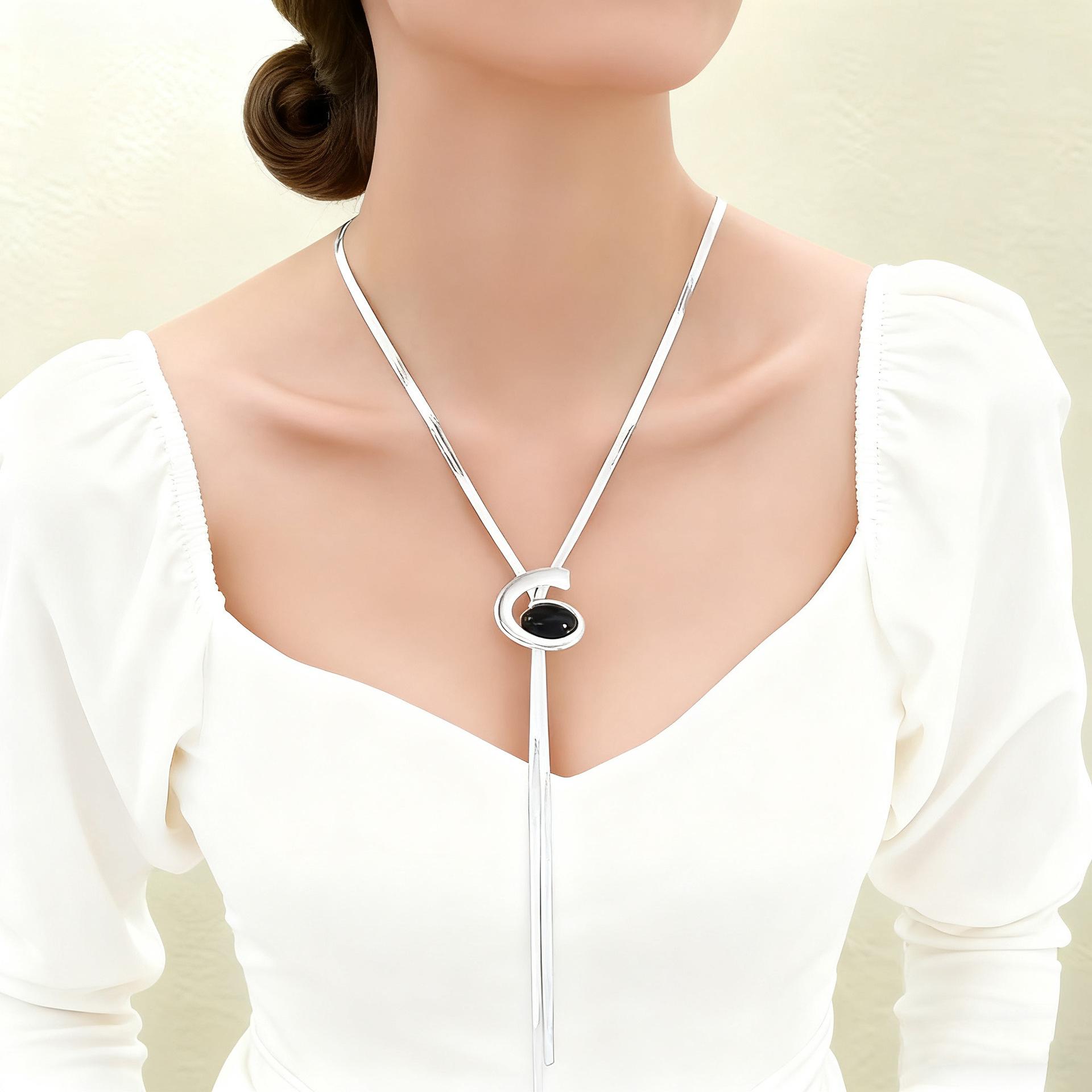 The new simple and elegant atmospheric spiral pendant necklace personality срібло сірий колір
The new simple and elegant atmospheric spiral pendant necklace personality срібло сірий колір