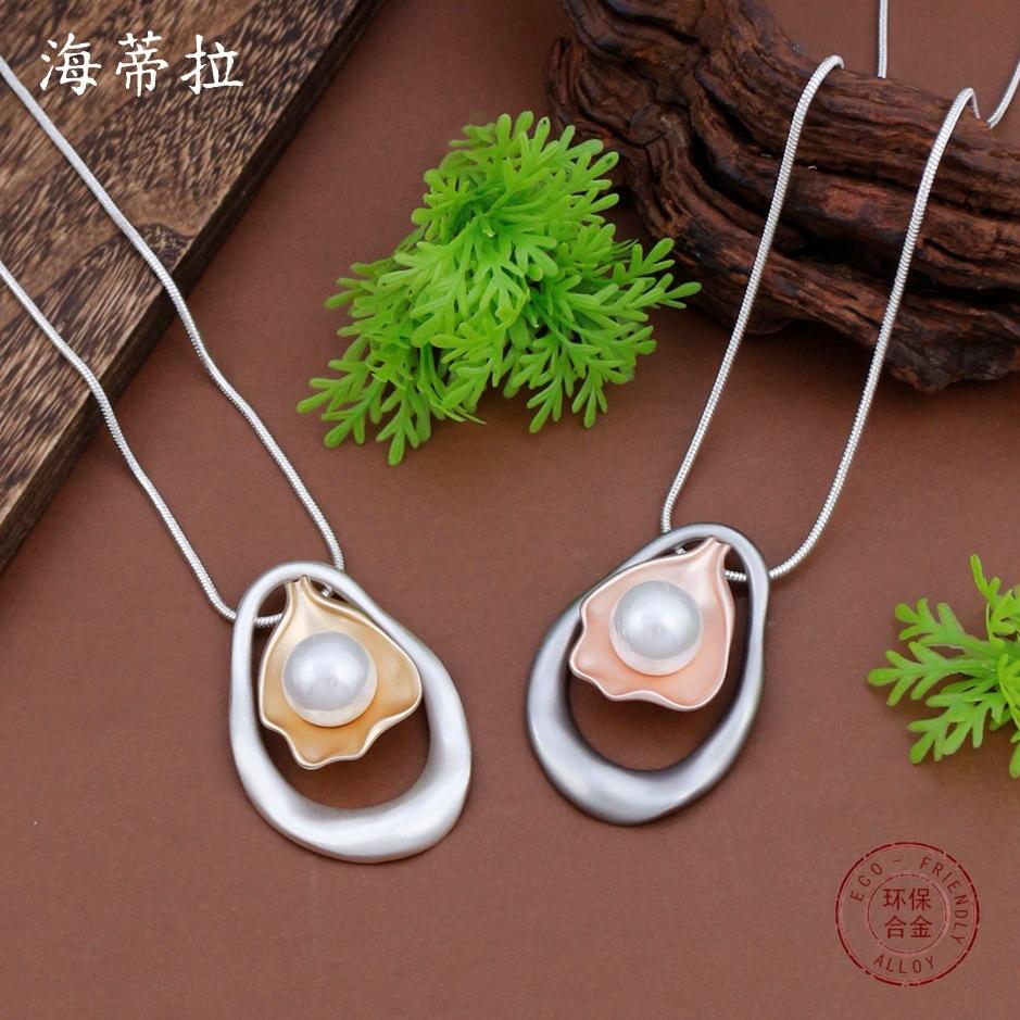 New hollow matte pearl shell long pendant women s fashion high sense geometric shell long necklace
New hollow matte pearl shell long pendant women s fashion high sense geometric shell long necklace