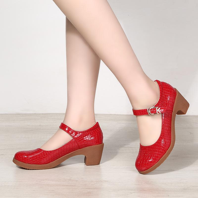 2025 summer new patent leather square dance shoes adult soft-soled dancing women s shoes sailor dance shoes women s shoes thick heel European 41 срібний
2025 summer new patent leather square dance shoes adult soft-soled dancing women s shoes sailor dance shoes women s shoes thick heel European 41 срібний