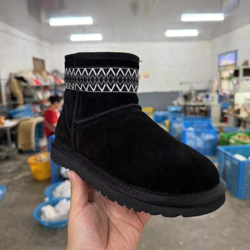 Зимние новые вышитые тканые полусапожки на плоской подошве, женские, из коровьей кожи, с шерстяным бархатом, теплые хлопковые туфли, водонепроницаемые и нескользящие 40 чёрный
Зимние новые вышитые тканые полусапожки на плоской подошве, женские, из коровьей кожи, с шерстяным бархатом, теплые хлопковые туфли, водонепроницаемые и нескользящие 40 чёрный