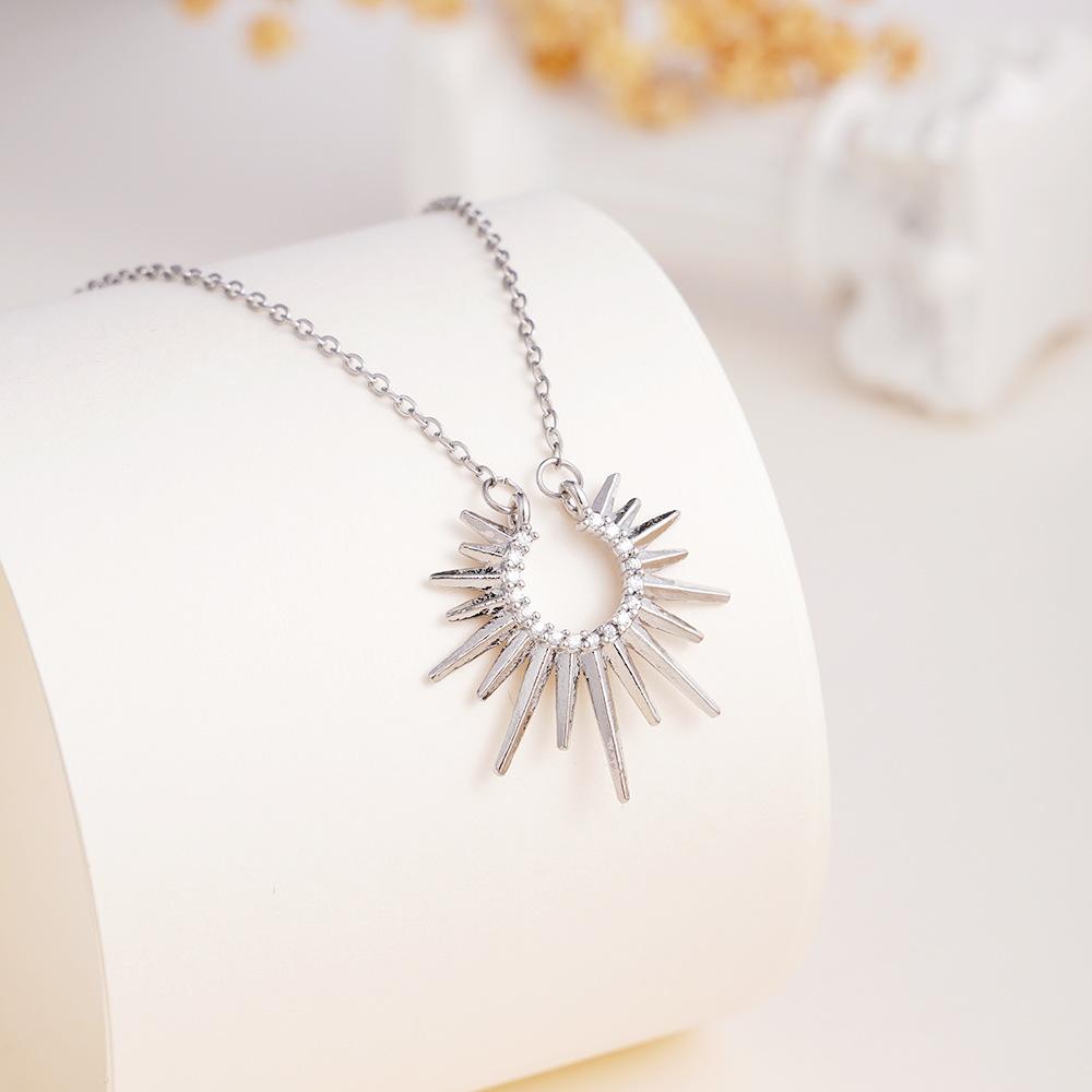 Fashion Vintage Zircon Sun Star Pendant Necklace for Women Men Cool Fashion Stainless Steel Chain Jewelry Gifts for Friends
Fashion Vintage Zircon Sun Star Pendant Necklace for Women Men Cool Fashion Stainless Steel Chain Jewelry Gifts for Friends