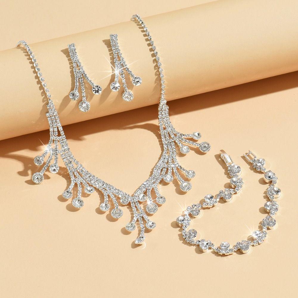 Shining Crystal Jewelry Set Rhinestone Bracelet Necklace Bridal Earrings Banquet серебряный
Shining Crystal Jewelry Set Rhinestone Bracelet Necklace Bridal Earrings Banquet серебряный