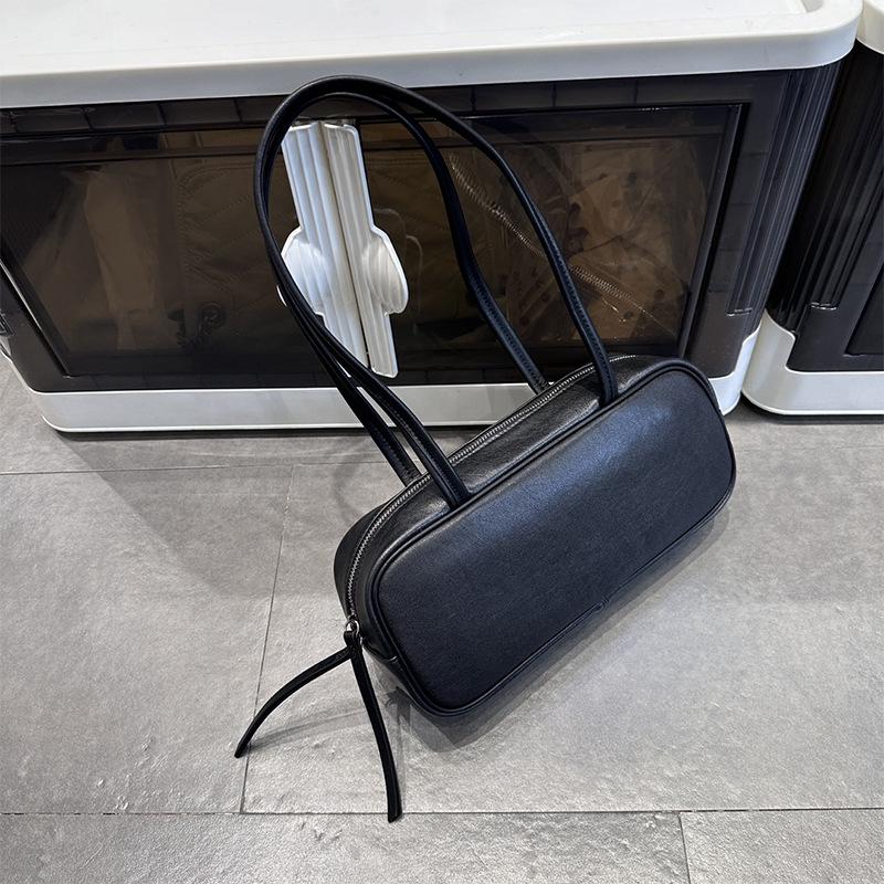 Женская сумка-багет из мягкой кожи класса люкс – вместительная, повседневная, сумка через плечо под мышкой чёрный
Женская сумка-багет из мягкой кожи класса люкс – вместительная, повседневная, сумка через плечо под мышкой чёрный