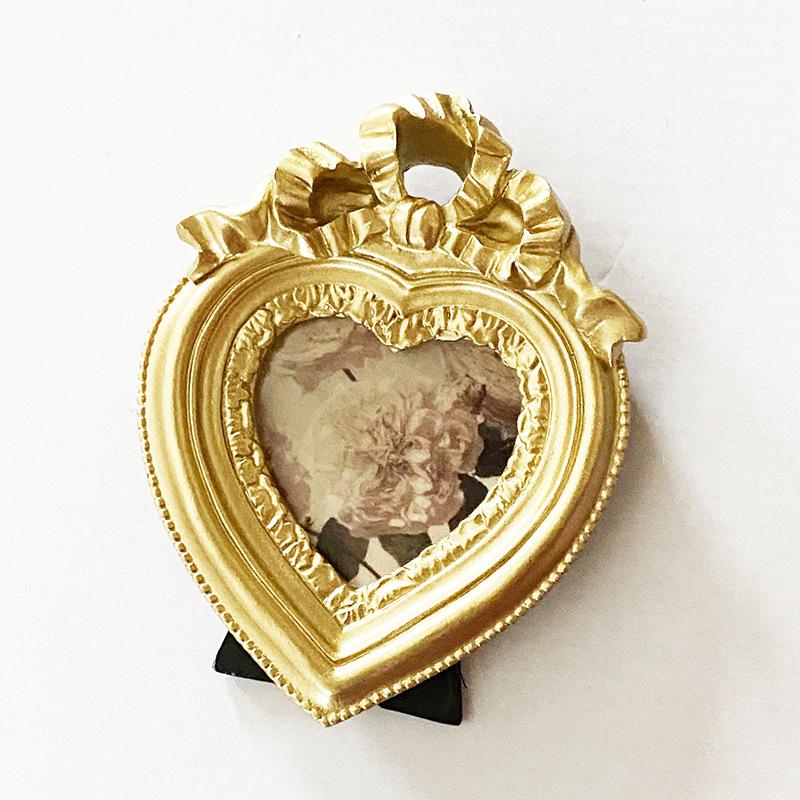 Heart-Shaped European Resin Photo Frame for Tabletop & Wall - Modern, Simple Design for Wedding & Bedroom Decor 9.5x12 cm
Heart-Shaped European Resin Photo Frame for Tabletop & Wall - Modern, Simple Design for Wedding & Bedroom Decor 9.5x12 cm