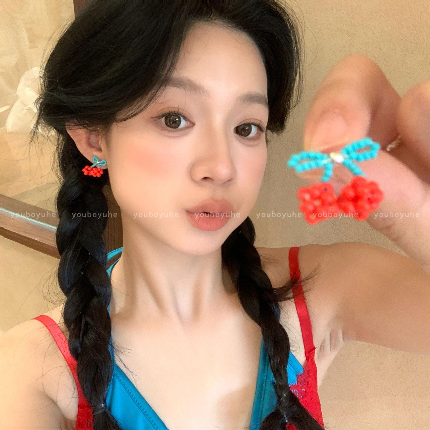 Summer, sweet handmade beaded contrasting cherry stud earrings women s 2025 new high-end earrings niche earrings
Summer, sweet handmade beaded contrasting cherry stud earrings women s 2025 new high-end earrings niche earrings